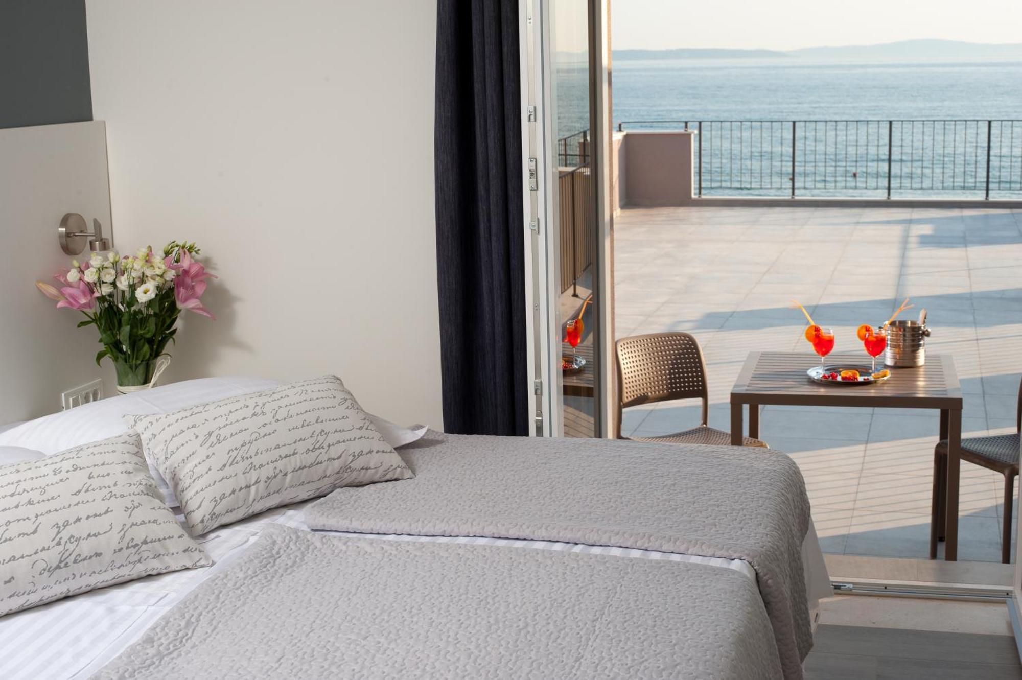 Seaside Luxury Suites Podstrana Rum bild